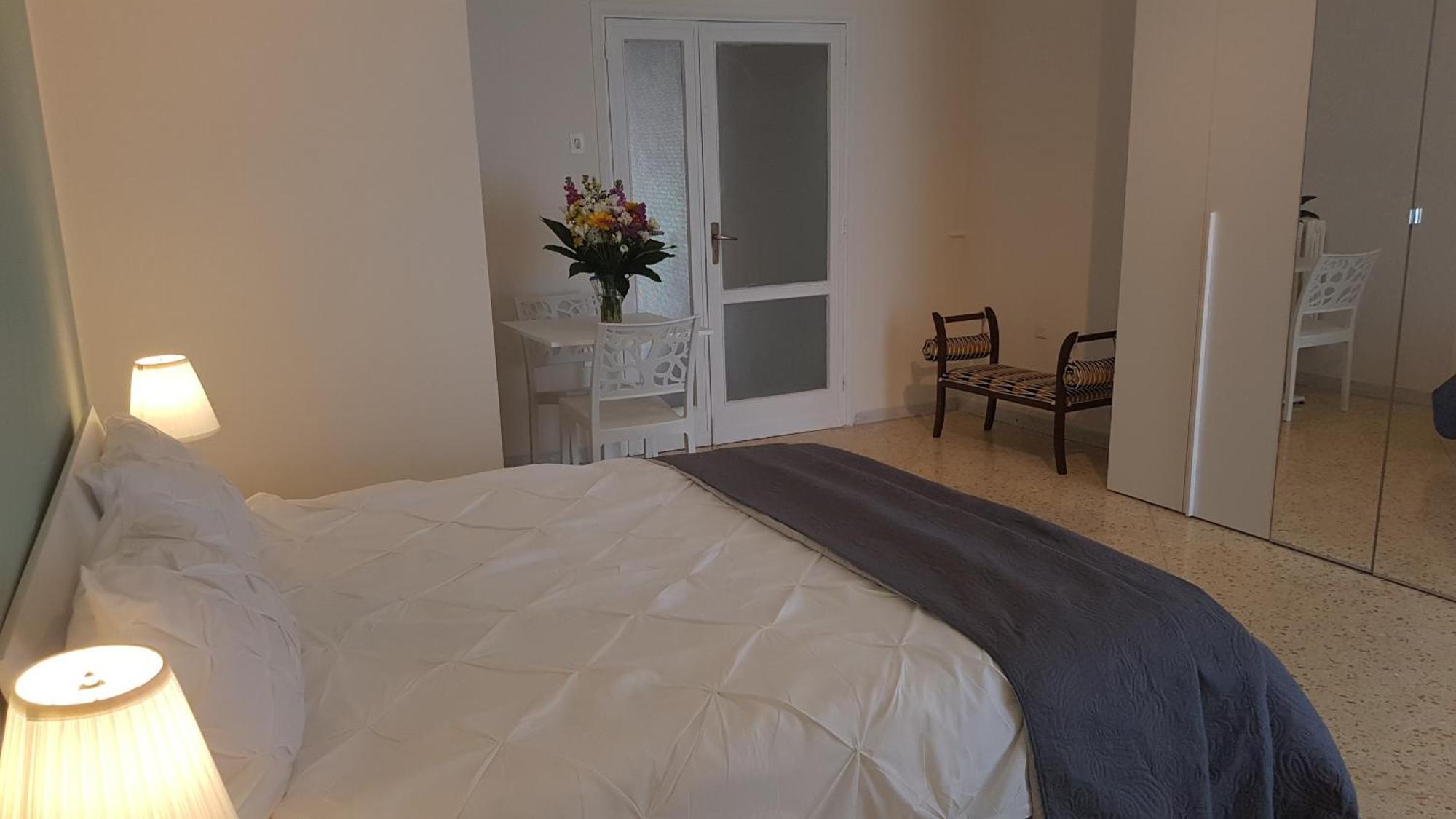 Residenze Benedetto Croce Hotel Bari Bagian luar foto